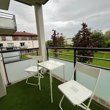 Villeneuve, Apartment