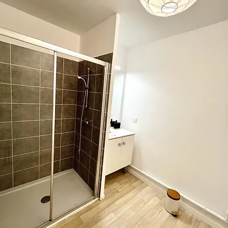 Villeneuve, Apartment