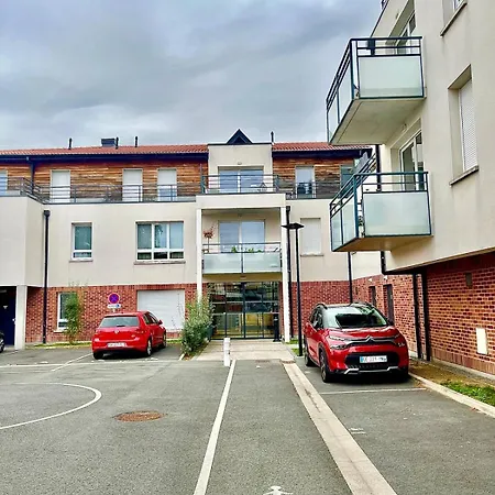 Villeneuve, Apartment